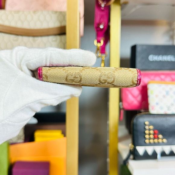 Gucci Beige/Metallic Magenta GG Canvas Key Pouch Wallet 6 Ring - Picture 7 of 11